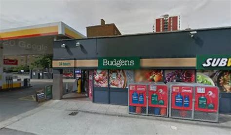 budgens open times.